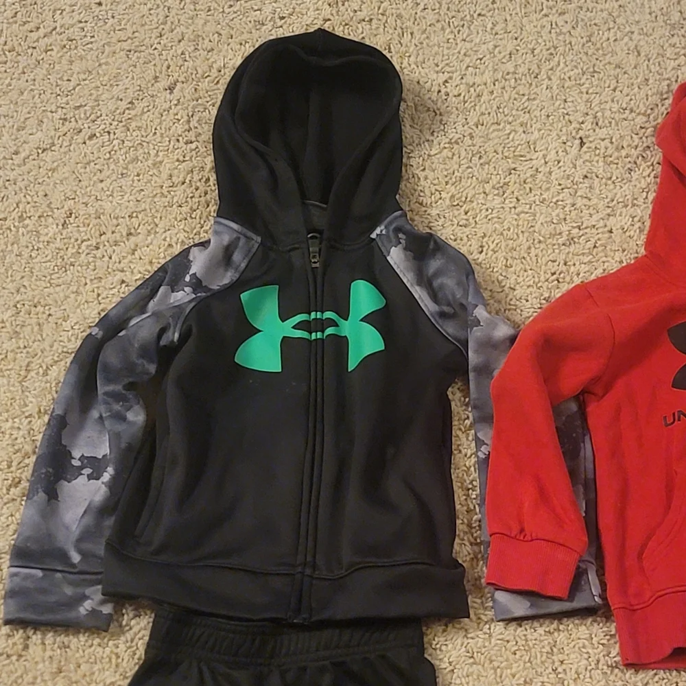 Boys Under Armour Mixed Bundle Sweatsuit Sweatshirt T Shirt Long Sleeved Tee 5T - Picture 2 of 7